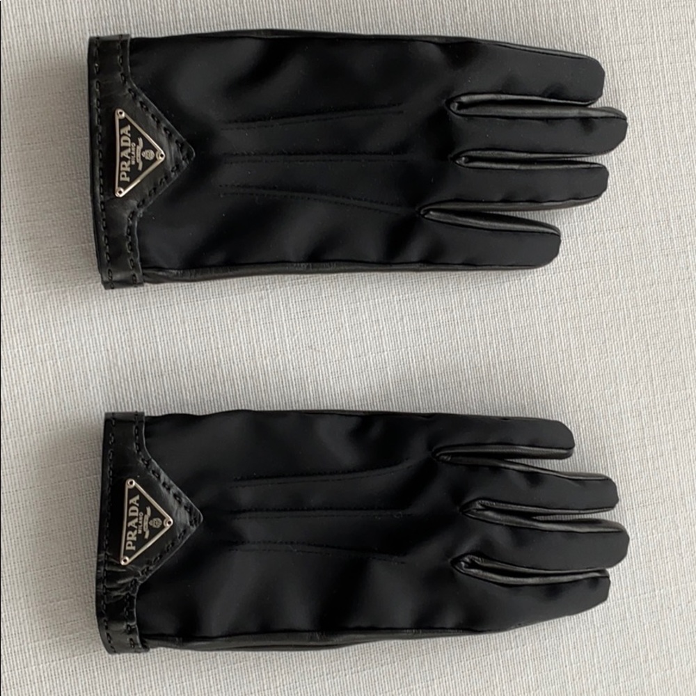 Beautiful Prada black gloves